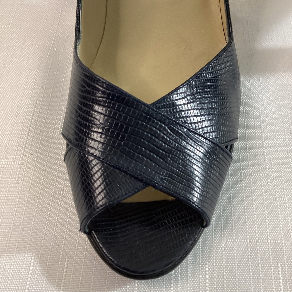 Etienne Aigner Women’s Navy Embossed Leather Peep Toe Heels Size 8 - Picture 6 of 14
